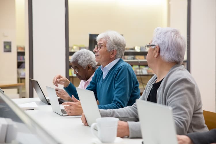Atelier numérique pour seniors à Bruxelles