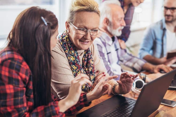 Compétences numériques pour seniors